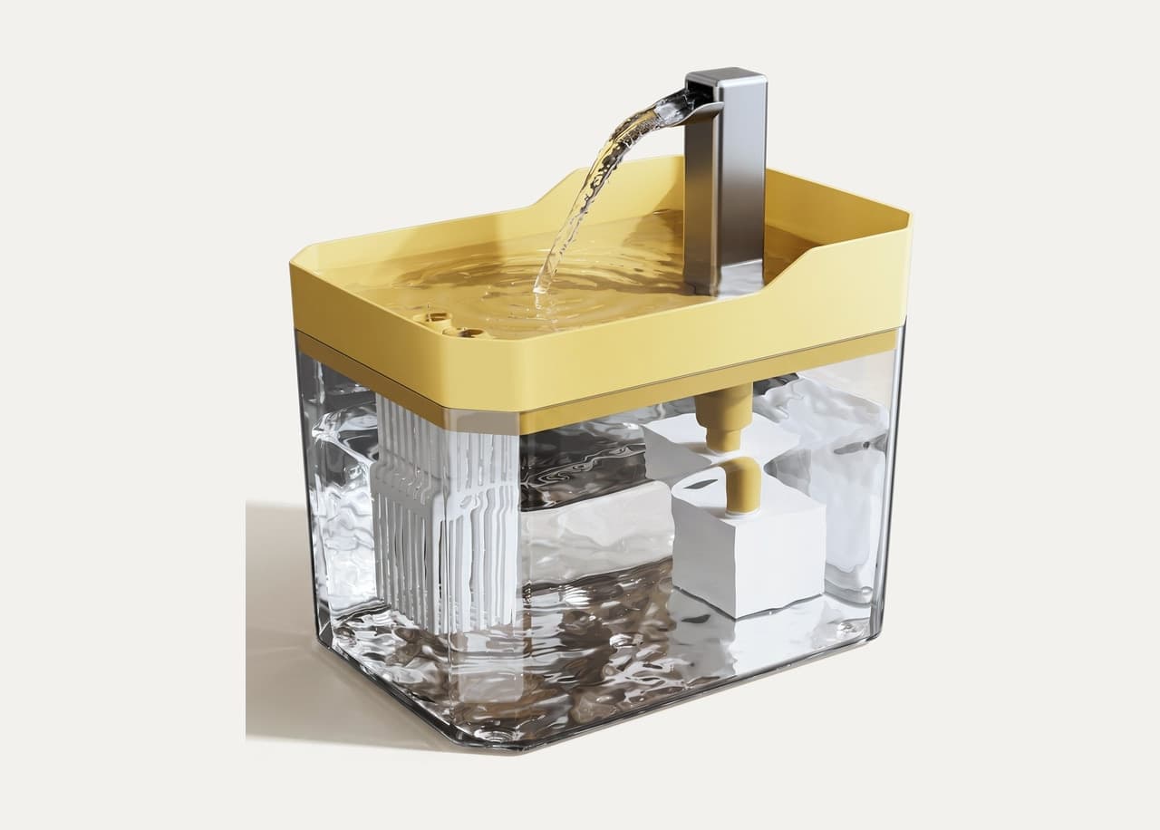 Fontaine à eau design pour chat, réservoir transparent et base claire, sur fond ivoire